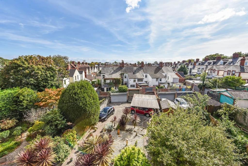 Traditional 3-Bed Property In Pontcanna With Parking Cardiff Esterno foto