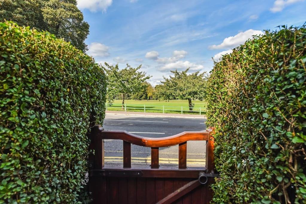 Traditional 3-Bed Property In Pontcanna With Parking Cardiff Esterno foto