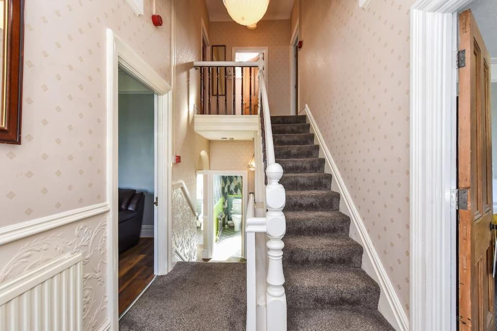 Traditional 3-Bed Property In Pontcanna With Parking Cardiff Esterno foto