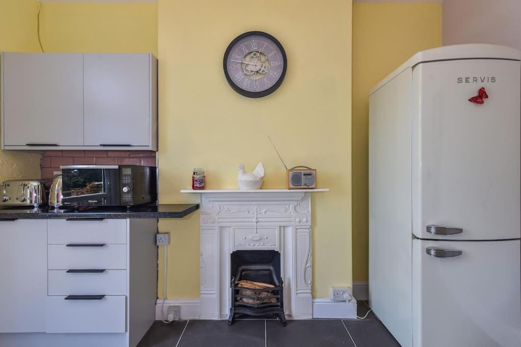 Traditional 3-Bed Property In Pontcanna With Parking Cardiff Esterno foto