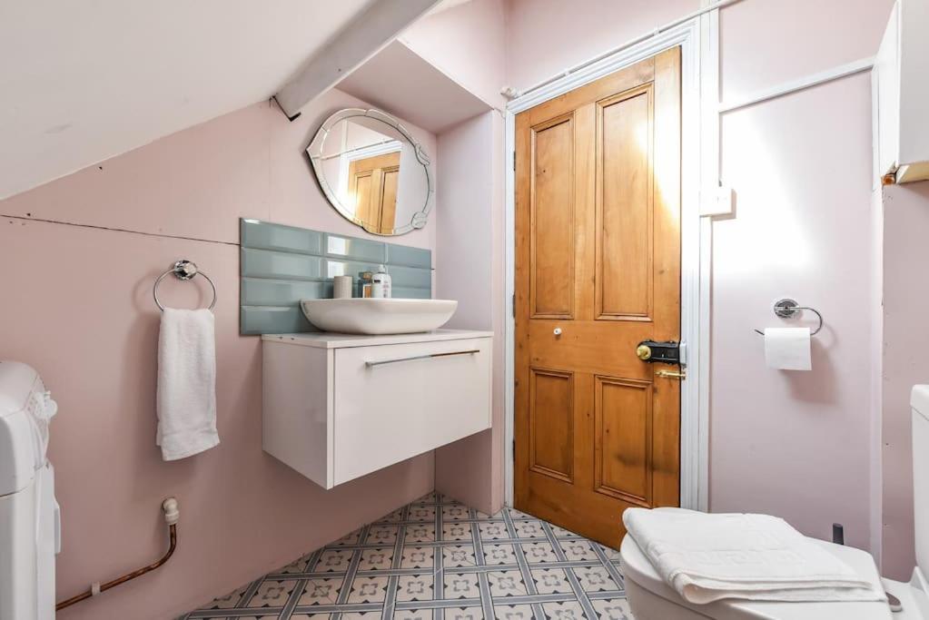 Traditional 3-Bed Property In Pontcanna With Parking Cardiff Esterno foto