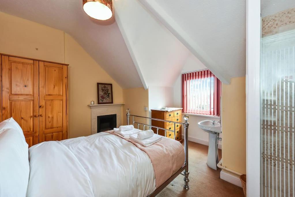 Traditional 3-Bed Property In Pontcanna With Parking Cardiff Esterno foto