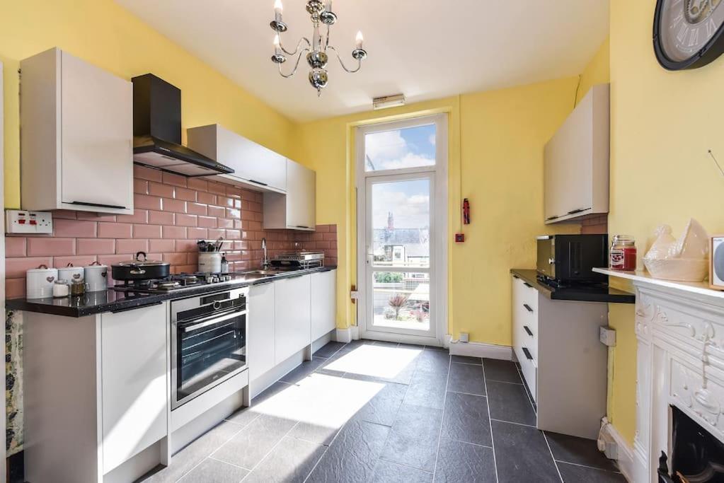 Traditional 3-Bed Property In Pontcanna With Parking Cardiff Esterno foto