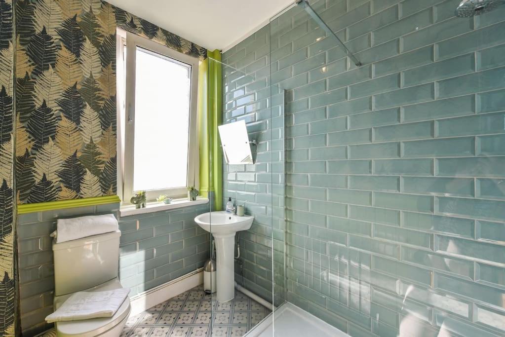 Traditional 3-Bed Property In Pontcanna With Parking Cardiff Esterno foto