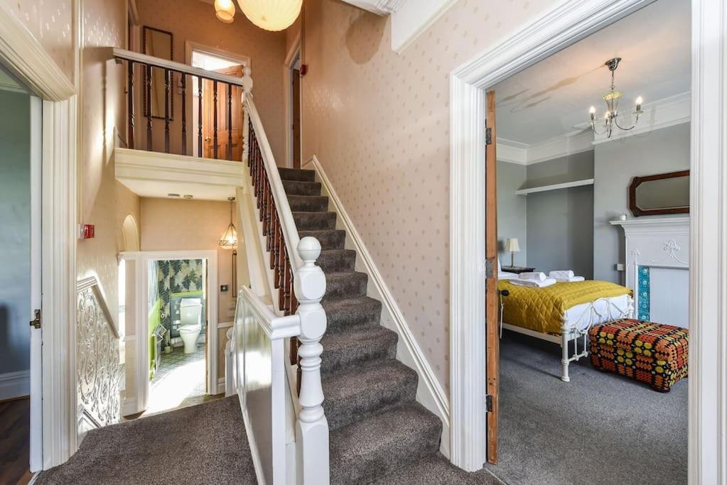 Traditional 3-Bed Property In Pontcanna With Parking Cardiff Esterno foto