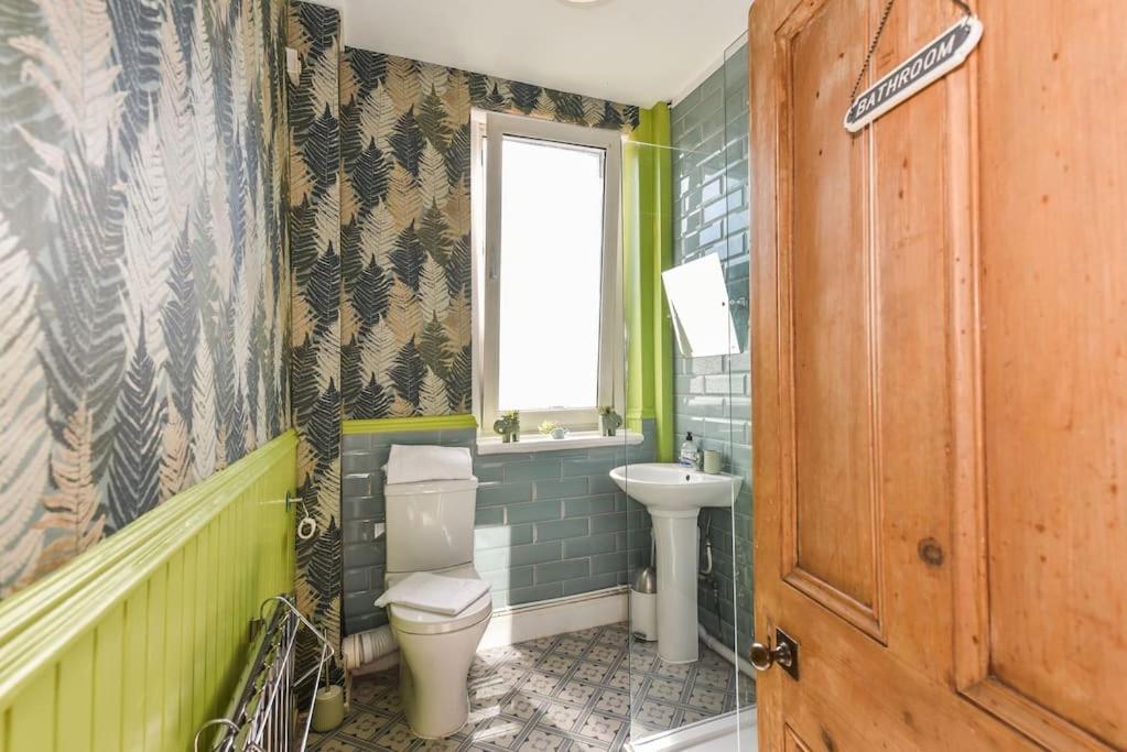 Traditional 3-Bed Property In Pontcanna With Parking Cardiff Esterno foto
