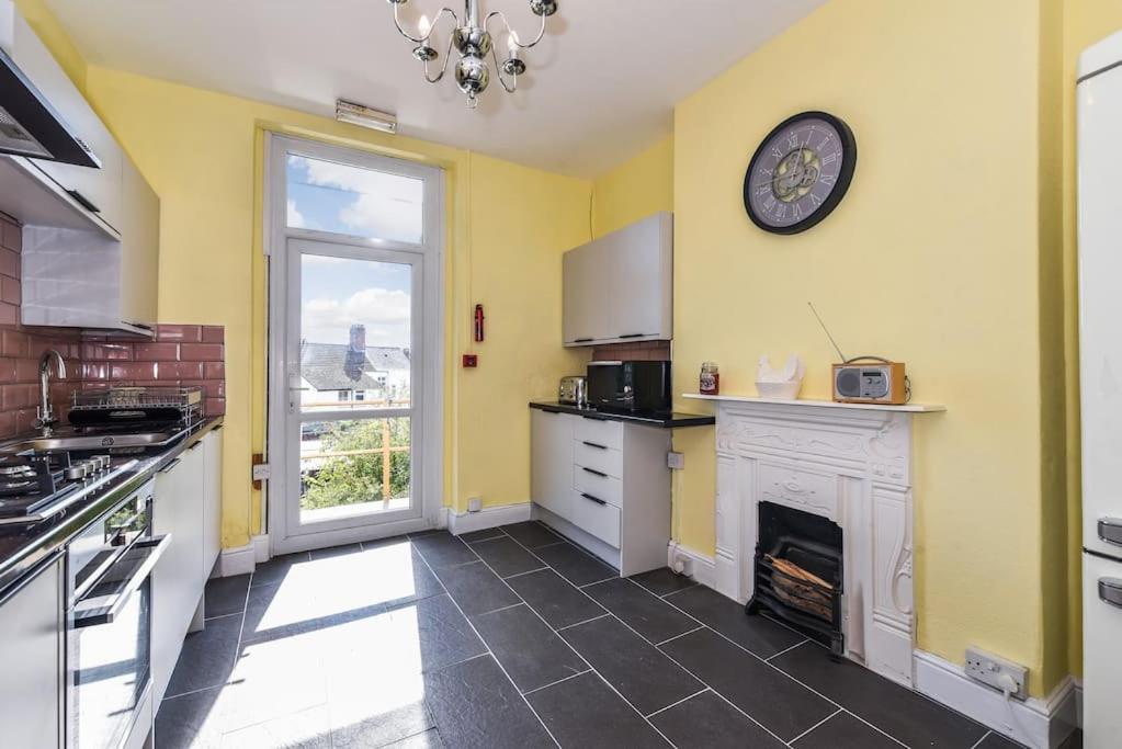 Traditional 3-Bed Property In Pontcanna With Parking Cardiff Esterno foto