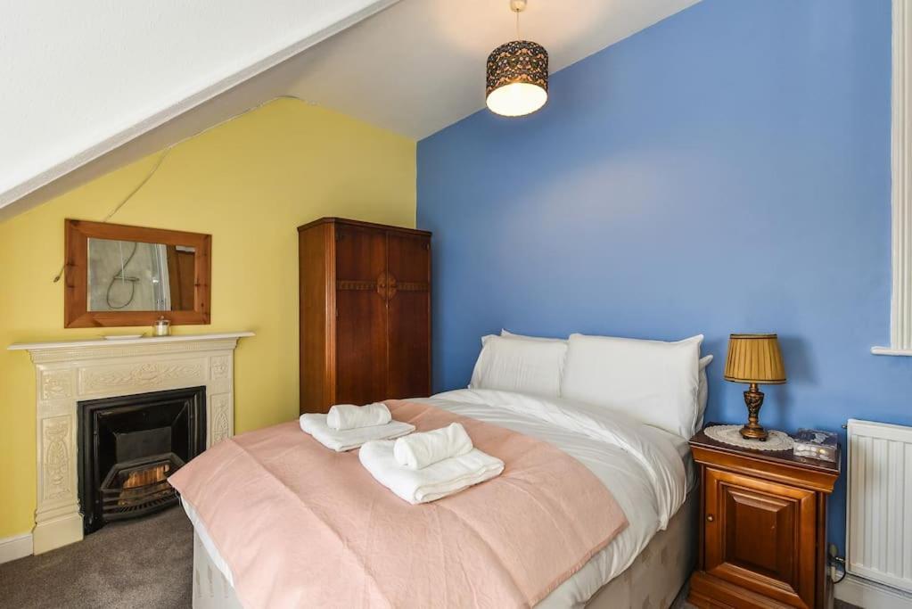 Traditional 3-Bed Property In Pontcanna With Parking Cardiff Esterno foto