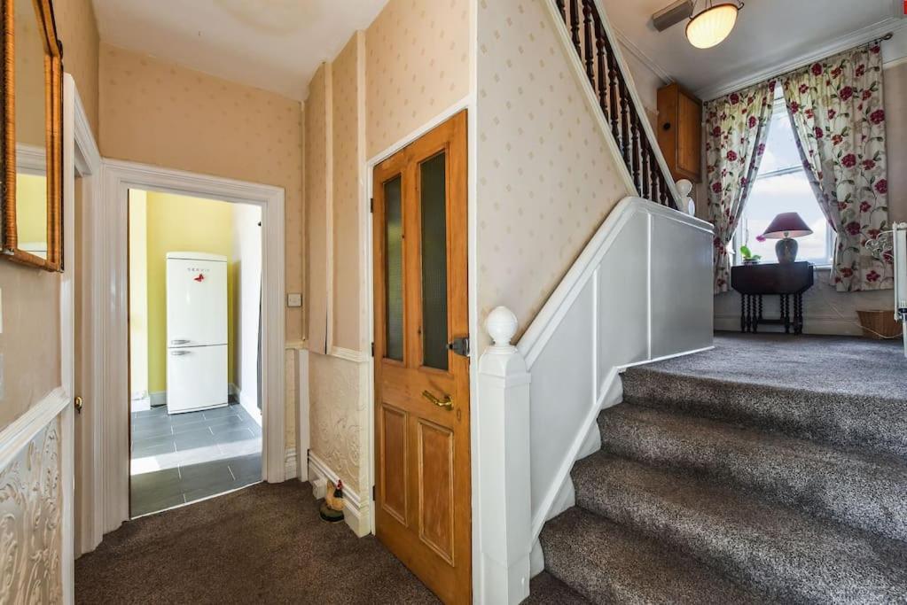 Traditional 3-Bed Property In Pontcanna With Parking Cardiff Esterno foto