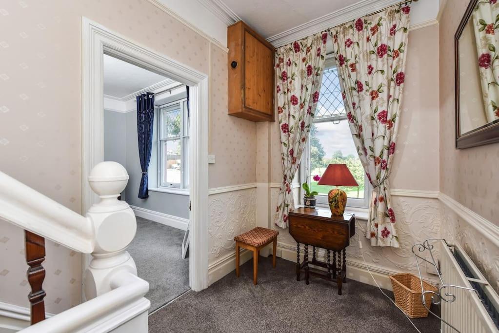 Traditional 3-Bed Property In Pontcanna With Parking Cardiff Esterno foto