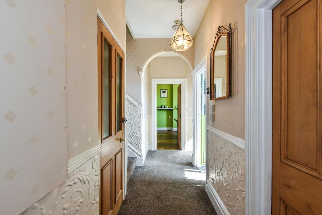 Traditional 3-Bed Property In Pontcanna With Parking Cardiff Esterno foto