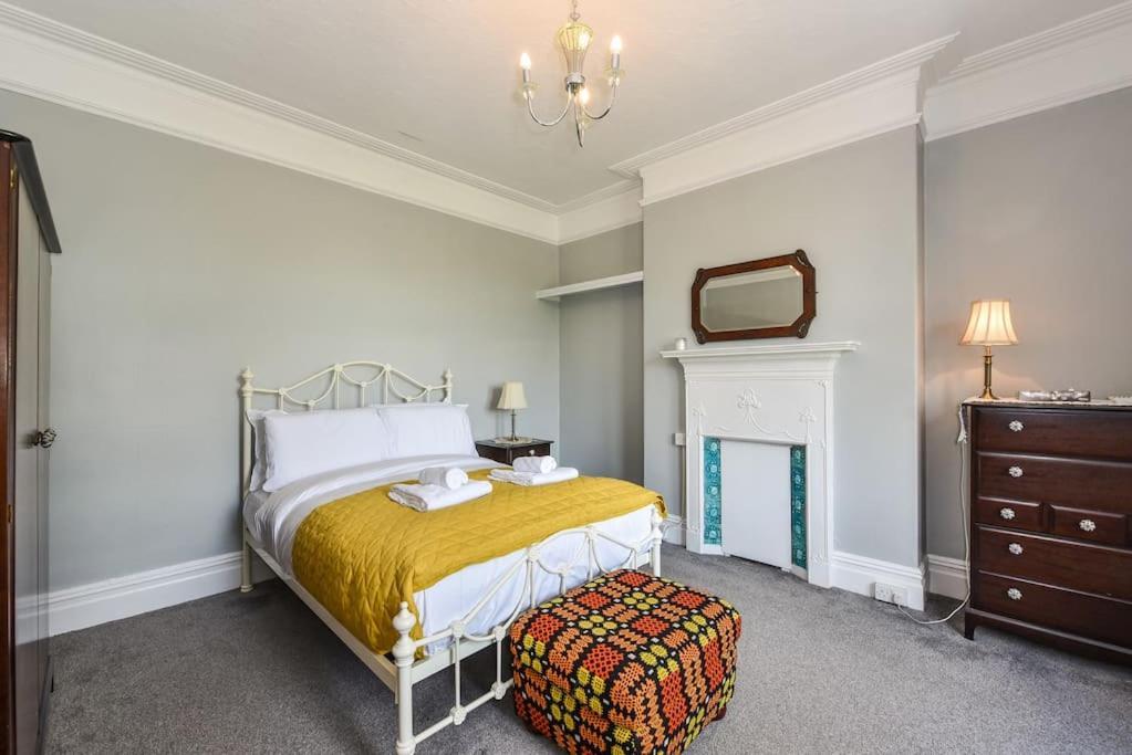 Traditional 3-Bed Property In Pontcanna With Parking Cardiff Esterno foto