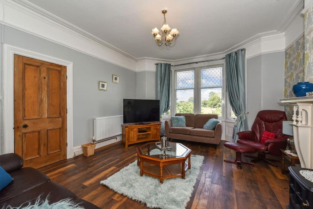 Traditional 3-Bed Property In Pontcanna With Parking Cardiff Esterno foto